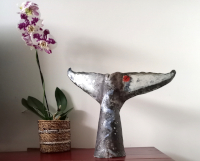 Suzanne van Straalen - Beeldend kunstenaar Harderwijk -  lichtobject &amp walvis -  keramiek waarheid